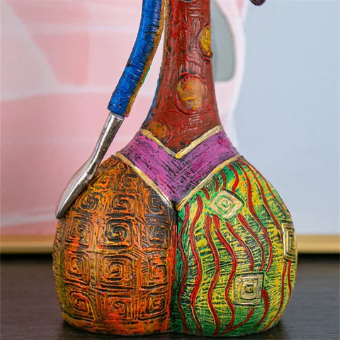 Artesa – Handgemaakt Abstract Vrouwenbeeldje in Kleurrijk Design